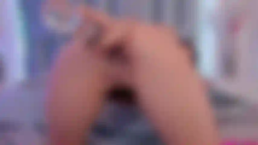 Con sesso anale a pecorina e un clitoride sontuoso.