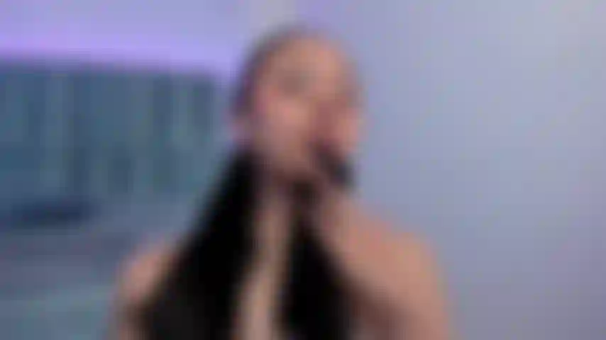 Che annusa e lecca le mie mutandine.