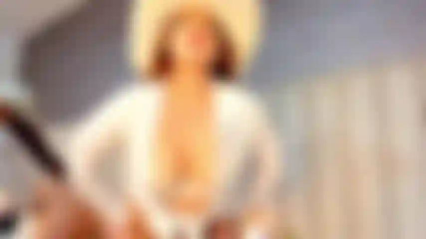 Quando sono una cowgirl quello che desidero di più è cavalcare il tuo cazzo.