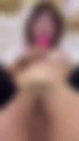 Il mio giocattolo rosa è molto birichino, voglio che tu lo usi.