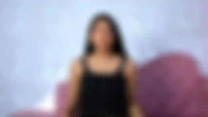 Guarda la mia lingerie nera.