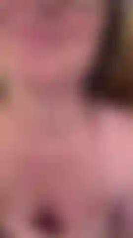 Che volteggio nel mio vestito rosa e mi stuzzico senza mutandine.