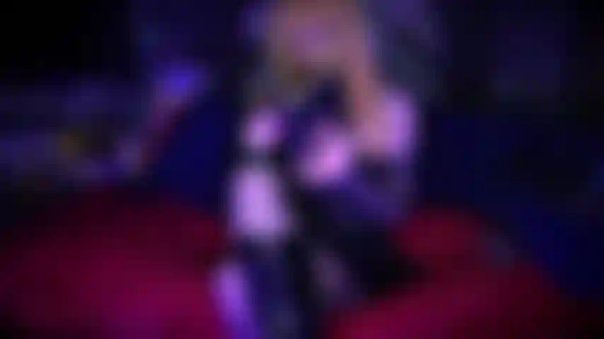 So che sai del mio biglietto di morte e non dobbiamo rivelare quel segreto. Posso ucciderti quando voglio, ora ti possiedo. Ti rinchiudo nella castità e ti tormento finché non ne ho avuto abbastanza e ti faccio finire.