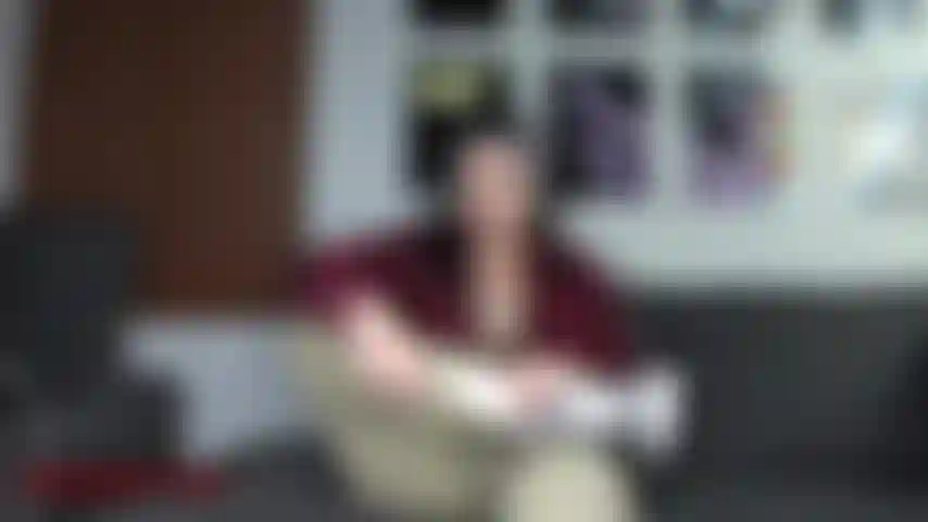 Adorazione del culo di chola e joi. Sei stata una puttana appiccicosa quindi ti ricompenserò con un po' di adorazione del culo e ti addestrerò. Soffoco e facciamo un gioco per vedere quanto riesci a resistere con il mio culo in faccia.