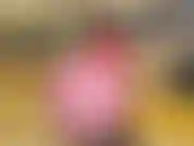 La tua insegnante di ginnastica ti sorprende con i palloncini invece di prestare attenzione, quindi ora li farà esplodere e ti prenderà in giro. Lei stringe, pizzica e pizzica finché non scoppiano!