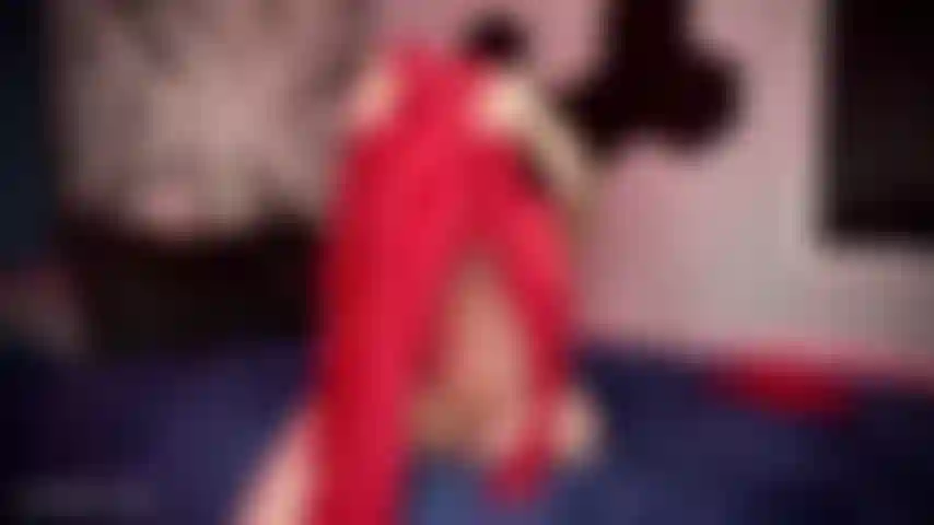 Adorazione del corpo rosso brillante.