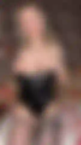 Un dono romantico, guarda come gioco con me stessa.