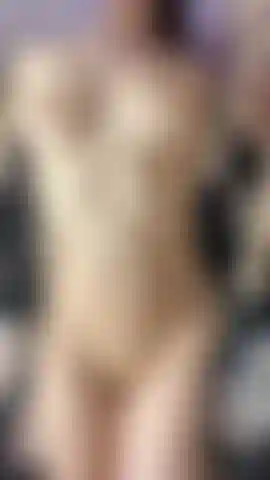 La tua ragazza è ricoperta d'olio.