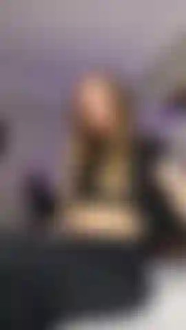È come se stessimo facendo sport, ma stiamo avendo orgasmi. Figa cremosa, gioco con il dildo, orgasmo.