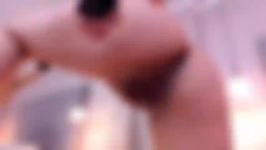 Faccio facesitting e mi sditalino.