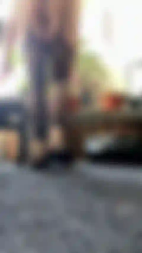 Vestito a rete, penzolante, perizoma.