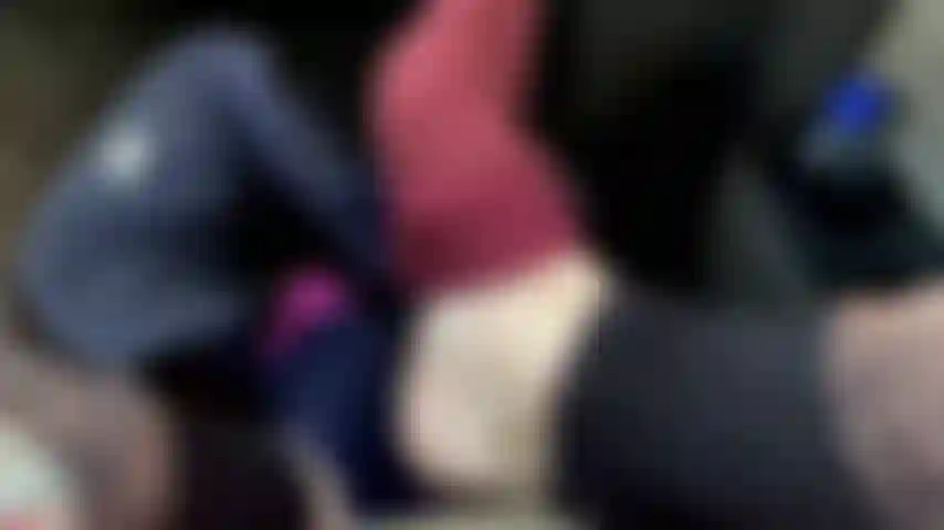 Rimozione di calzini e stivali, dita rosse sexy.