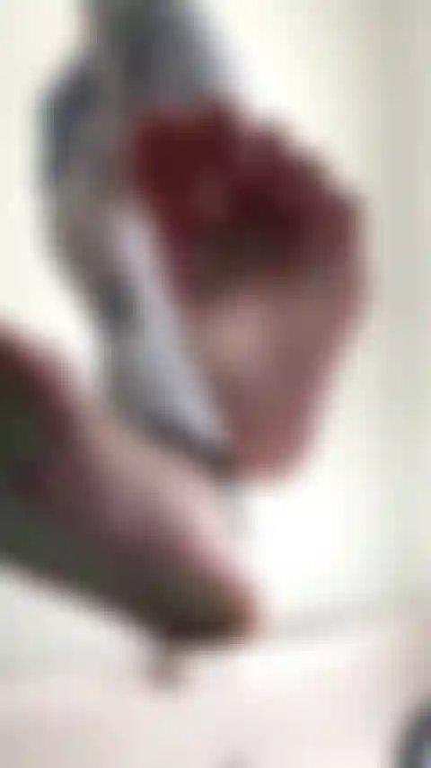 Sotto i miei piedi come mai prima d'ora, suole milf giganti.