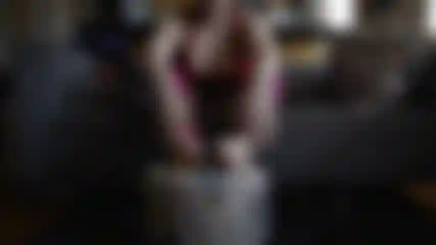 Grandi tette e suole perfette, spettacolo di piedi da milf.