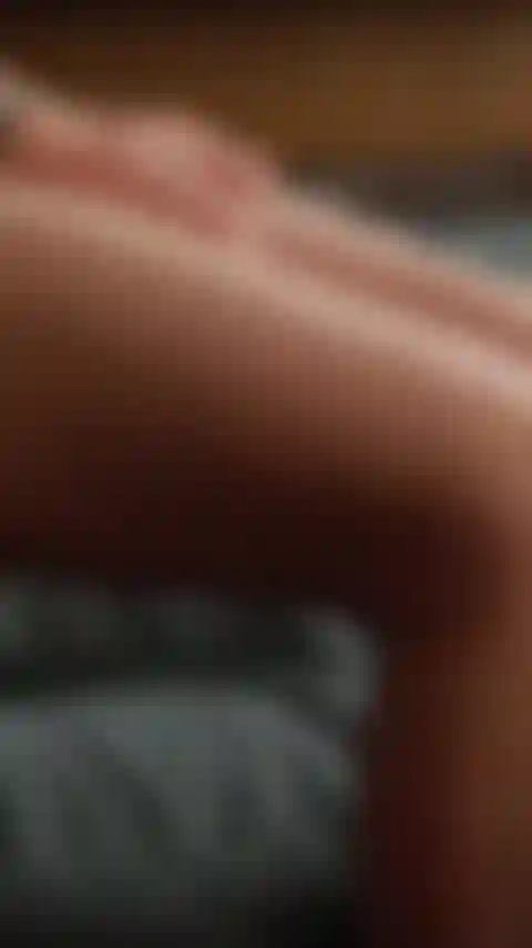 Tacchi aperti e calze di nylon velate, milf penzolante.