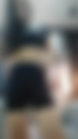 Che si toglie i suoi sexy vestiti da treno per te.