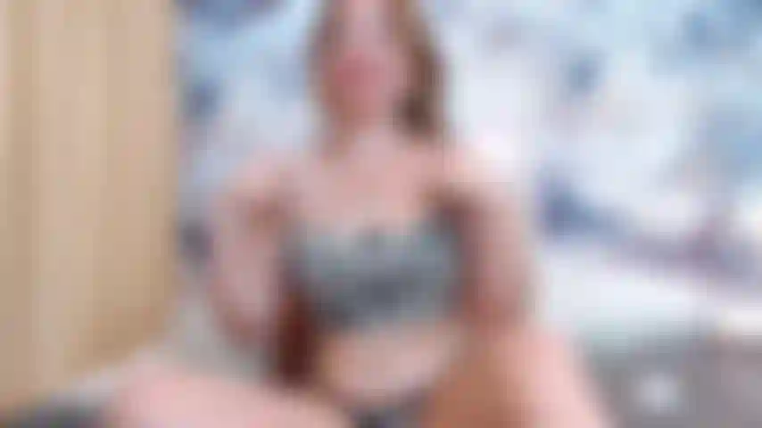 Completamente nuda e mi succhia le dita dei piedi.