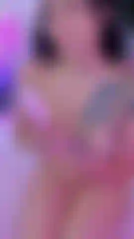 Blowjob the vibrator, mmmm 👅