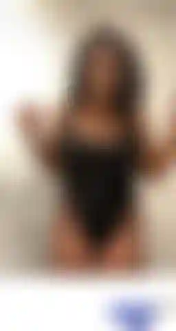 Posso sedermi con questo culo sulla tua faccia?