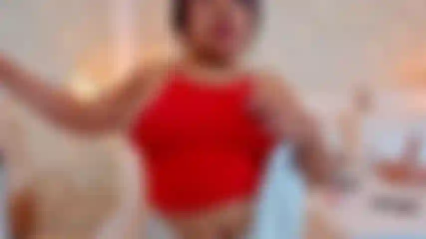 I love playing with my juicy pussy