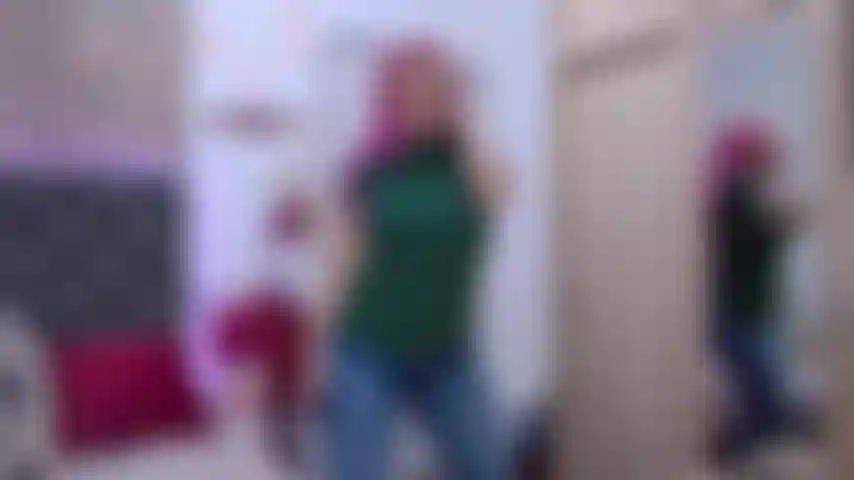 Jeans sexy e spogliarello.