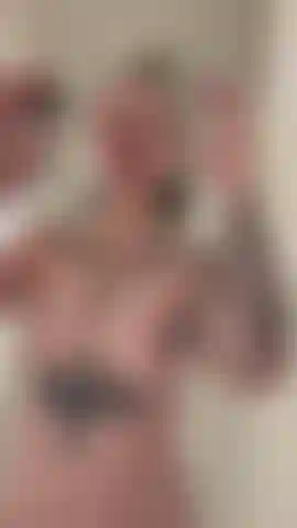 Voyeur sotto la doccia.