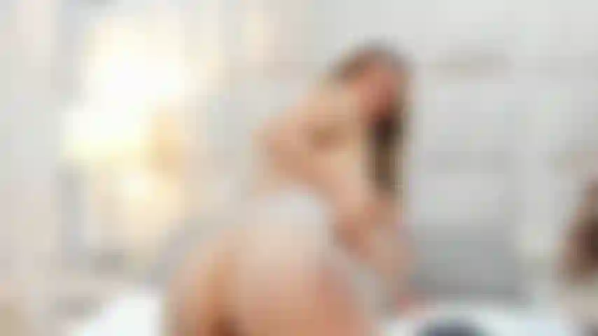 Olio e latte nel mio culo_natiche che rimbalzano_buchi nudi.