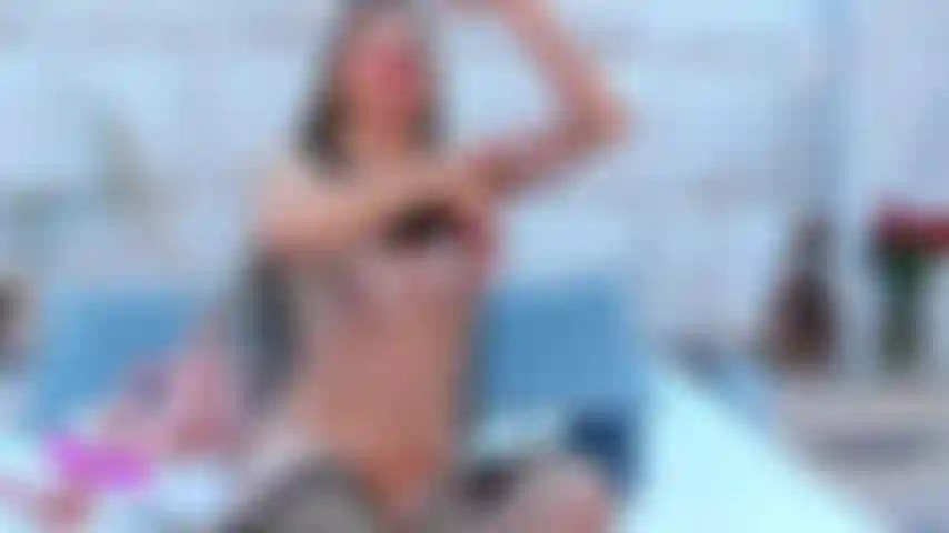 Mostro tette e saliva, scopata con vibrazioni e gemiti deliziosi.