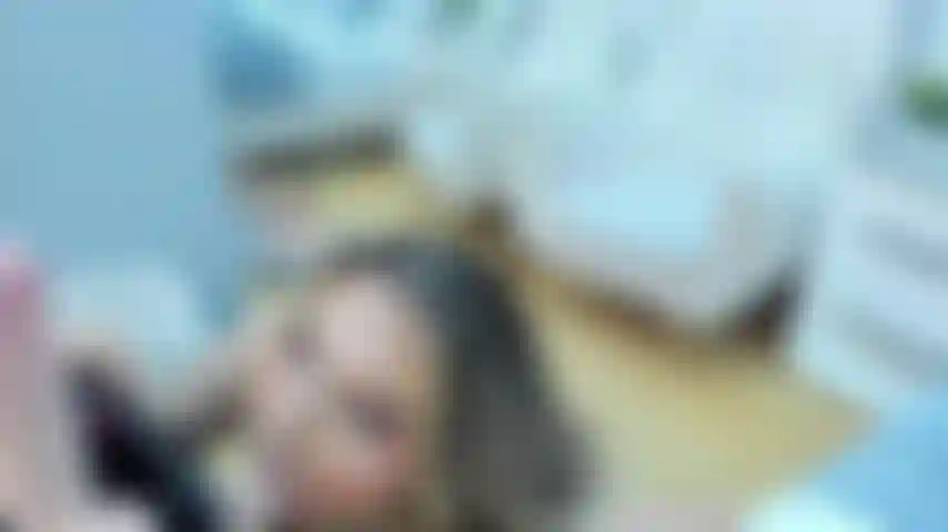 Pioggia di cazzi, charlotte li succhia e li cavalca tutti.