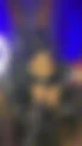 Il lattice mi circonda come la tua sottomissione stasera; non c'è via di fuga per nessuno dei due.