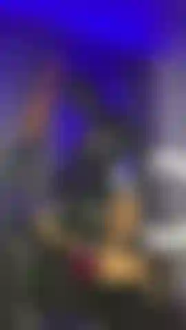 Il lattice è la mia seconda pelle e stasera sarò la tua unica fantasia consentita.