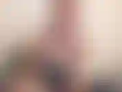 Sono così eccitata, ho solo bisogno di scendere! Ti stuzzico all'inizio con le mie enormi tette nel mio reggiseno rosa, con le mie mutandine rosa abbinate che coprono il mio folto cespuglio. Quindi mi affido con il mio vibratore preferito. Ottengo s.