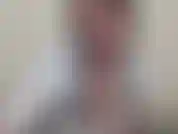 Guarda quanto sono miseramente caldo in questa ondata di caldo! L'unica cosa che mi farà sentire meglio è versare acqua fredda sulle mie enormi tette e poi prenderti in giro! Divertiti!