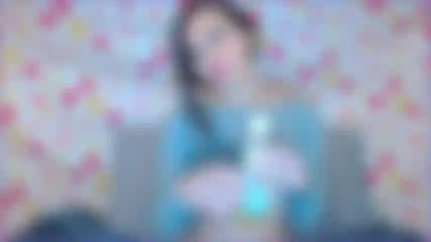 Tette, pancia, culo.