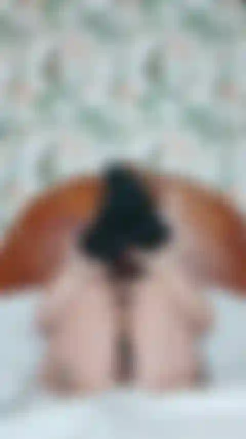 Gioco da solista sexy con la figa spalancata.