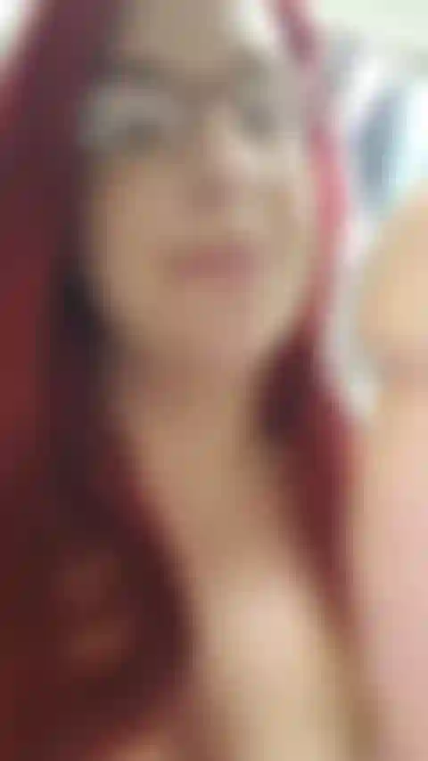 Mi spoglio e metto in mostra il mio corpo incinta di 38 settimane, leccando e succhiando i miei capezzoli (meglio che posso, lol), spremendo un po' di colostro e scopandomi la figa con questo nuovo mostruoso dildo da 10 pollici e venendo così bene! Dai un'occhiata: audio!