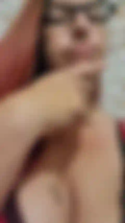 15 Sono mesi che allattamento e non rallento! Le mie tette si stavano riempiendo abbastanza, quindi ho spruzzato un po' di latte, lo succhio e ho fatto un bel pasticcio! Audio!