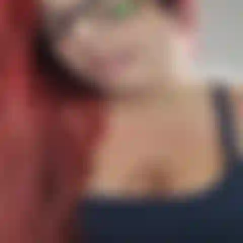 Daniel voleva che gli scopassi la mia figa cremosa e incinta mentre mi massaggiavo i capezzoli e la pancia! La mia figa è così bagnata e cremosa che puoi sentire quanto è bagnata! Alla fine apro la mia figa cremosa e gli dico di riempirmi di sperma! 35 Settimane!