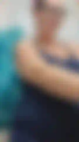 La mia pancia è già enorme, ma ho pensato che sarebbe stato un esperimento divertente gonfiarmi ancora di più con la soda e vedere quanto poteva diventare grande e gonfia mentre sparavo tonnellate di rutti nodosi! Guardami mostrare la mia pancia enorme e ruttare! 38 Settimane.