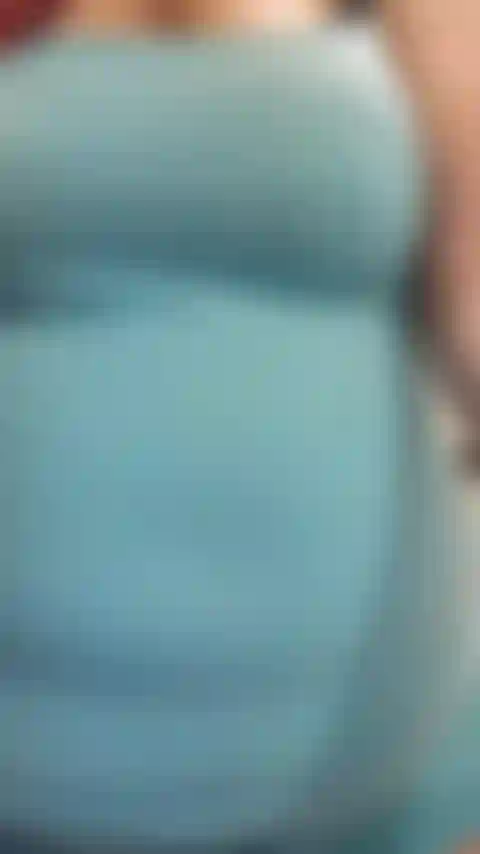 Ti prendo in giro con le mie grandi tette cadenti, i miei enormi capezzoli e le mie areole, e li mostro in primo piano e in viste complete e parlo di quanto mi piacerebbe che tu li inculassi e gli venissero addosso con un po' di incoraggiamento e gioia - audio !