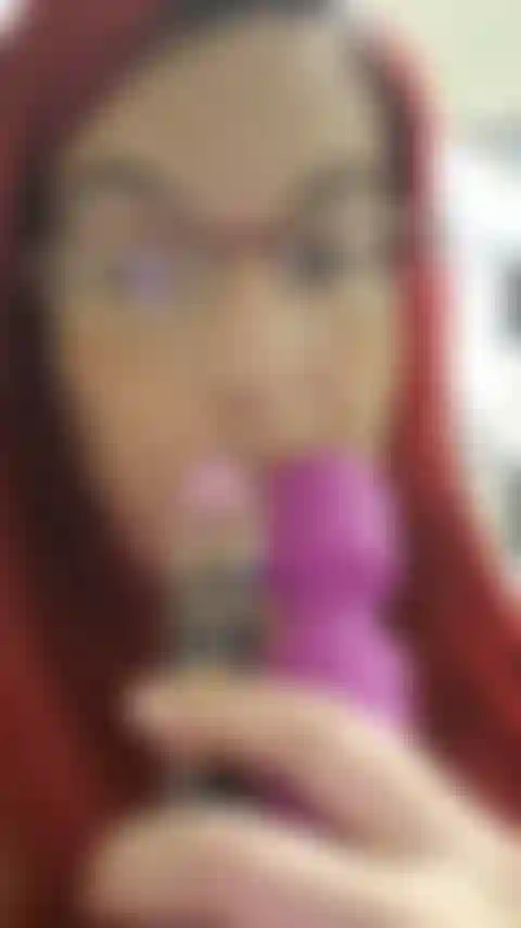 30 Incinta da settimane - nel bel mezzo della notte mi intrufolo nel mio bagno e uso la mia vibrazione e il mio dildo per farmi venire! Sono venuta così forte che avevo paura di essere beccata! Lol! Audio!