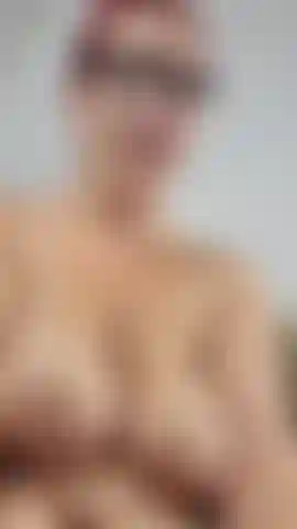 Vuoi vedere che è come avere la mia figa distesa, scopata e riempita di molteplici sborrate? Sulle tette, sulla pancia, sul viso e nella figa mentre mi sdraio e ti dico di pulirmi alla fine? ( Video con un dildo che squirta!!) ( Audio!).