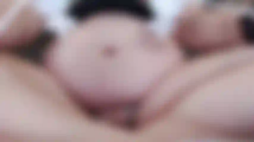 Tiralatte parte n. 2, Viste da vicino dei miei capezzoli che vengono pompati e non sto usando i biberon della mia collezione, così puoi guardare il latte che scorre mentre mi delo e faccio un bel pasticcio con il latte!! Video perfetto per i fanatici del latte/latte materno!