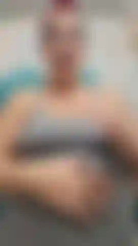 Ho sempre tanta fame quando sono incinta, soprattutto questa incinta. Sembra che non importa quello che mangio, niente può riempirmi! Decido che se ti ingoio, avrai tempo per digerire e forse potrò soddisfare la mia fame per più di un'ora! 38 Settimane.