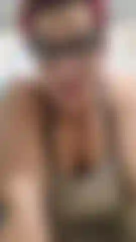 Mi hai mandato un video di tua moglie che cavalca un cazzo, non sono impressionato. Ti mostro come ci si sente quando una vera donna costruita come me cavalca il tuo cazzo e quanto meglio ti farei venire se fossi io a cavalcare il tuo cazzo e non tua moglie! 34 Settimane!