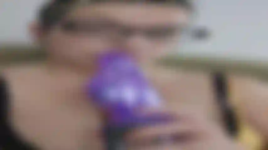 Mio ​​marito è stato fuori città per più di una settimana senza prima scoparmi mentre ero in ovulazione. Ho preso in mano la situazione e ho usato per la prima volta il nuovo dildo a spinta che mi ha comprato per natale e mi ha scopata così bene che sono venuta bella e forte!