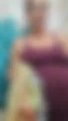 Prova le mutandine! Guardami mentre provo e mostro il mio corpo sinuoso da incinta con tantissime paia di mutandine diverse mentre sono incinta! Mutandine premaman a vita alta che indossavo prima della gravidanza, mutandine premaman a taglio basso e mutandine premaman a vita alta! 39 Settimane.