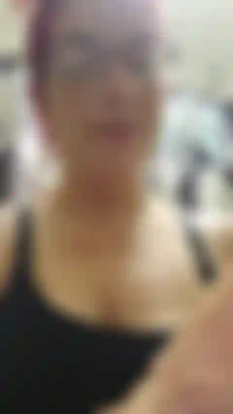 Vedere il mio vibratore da 10 pollici mi fa sempre venire così bene da sola, ho pensato di vedere cosa sarebbe successo se mi fossi scopata mentre usavo il mio vibratore allo stesso tempo, e beh.... Guarda tu stessa! 38 Uso per settimane il mio grande giocattolo + vibrazione viola - audio!