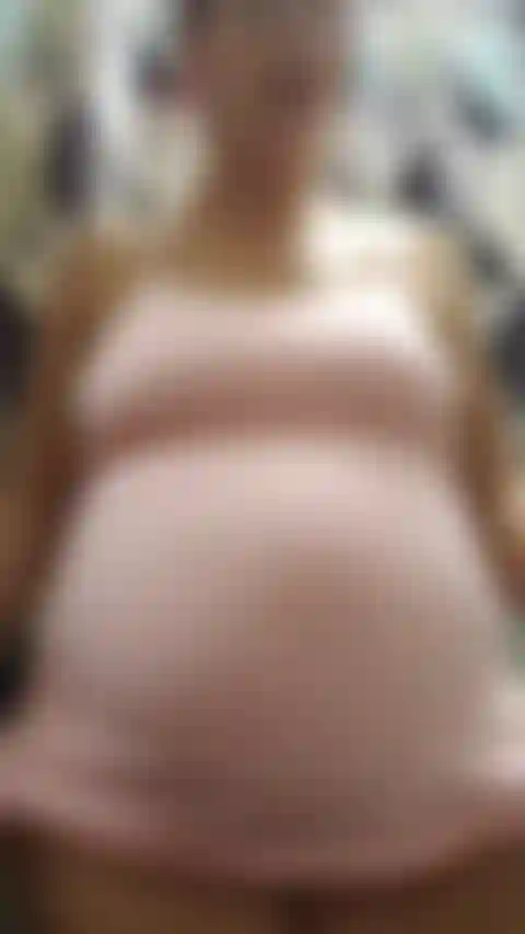 40 Settimane +1 giorno di ritardo! Esprimo il colostro e mi lecco i capezzoli e lo assaporo mentre mostro il mio corpo estremamente incinta! Una delle ultime clip che ho fatto mentre ero ancora incinta! - Audio!