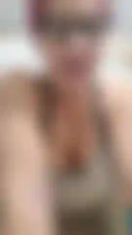 Brendan è tornato di nuovo e voleva che mostrassi il mio corpo sexy e sinuoso da incinta e lo prendessi in giro ancora una volta ora che ero incinta di 34 settimane! È così geloso del mio corpo sinuoso e incinta e desidera poter prendere posto con me durante il mio ultimo mese di gravidanza!